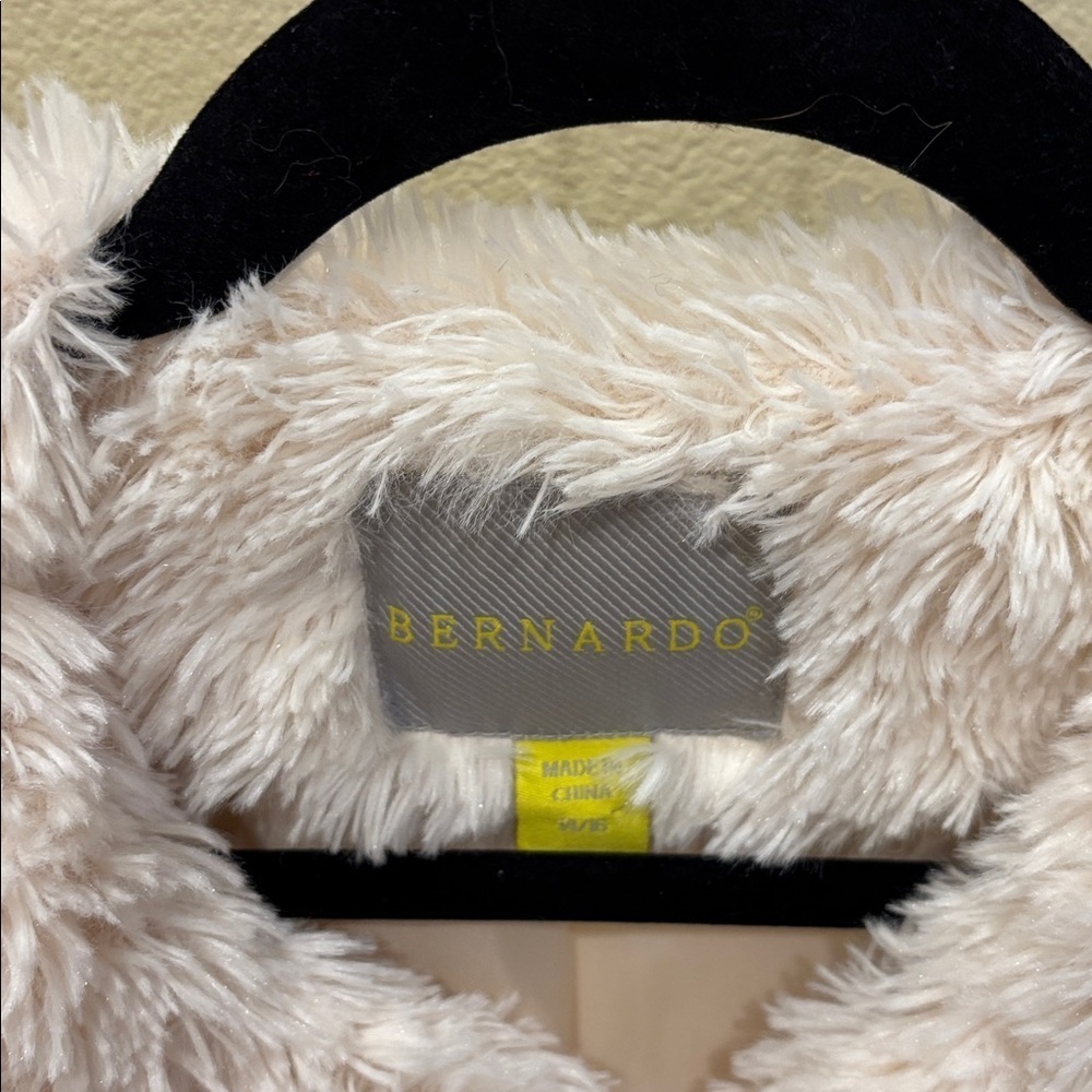 Bernardo Soft Cream fuzzy vest - Picture 5 of 8